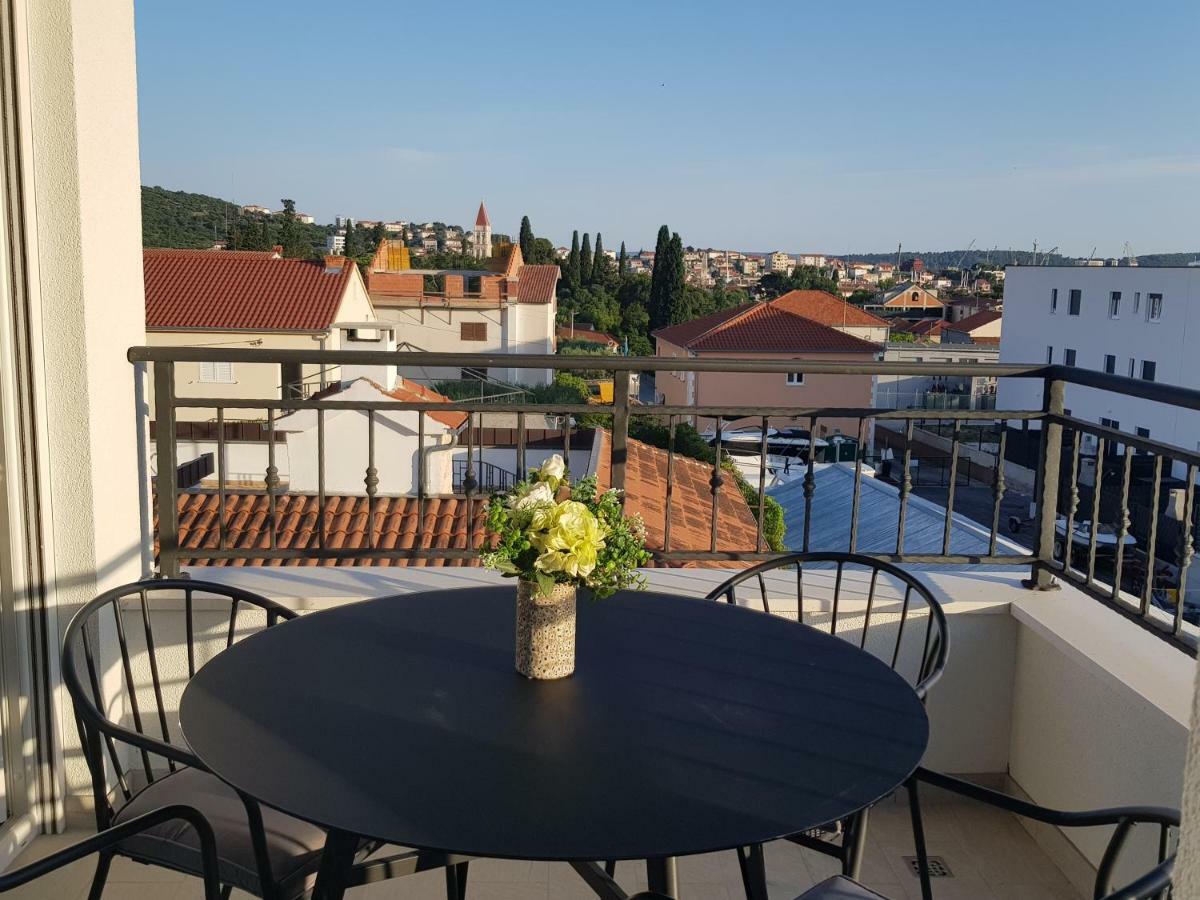 Luxury Apartman Ivana Trogir Buitenkant foto